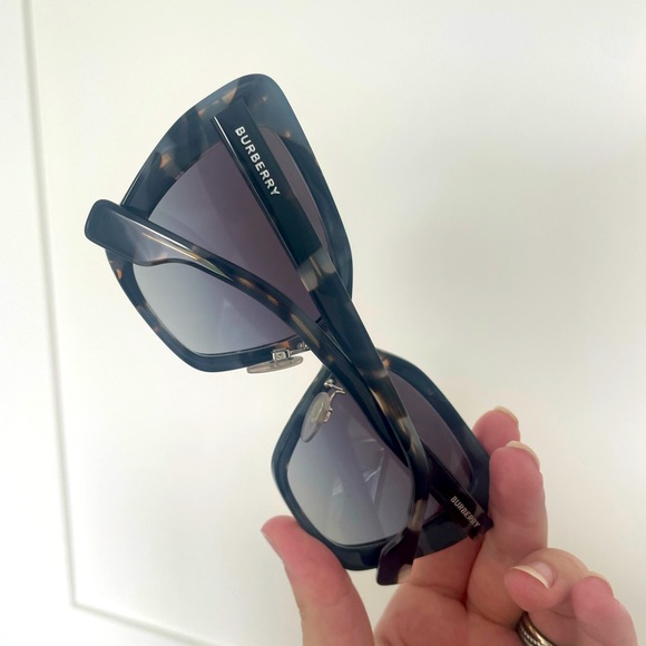 Authentic blue and black burberry sunglasses brand new - Picture 3 of 5